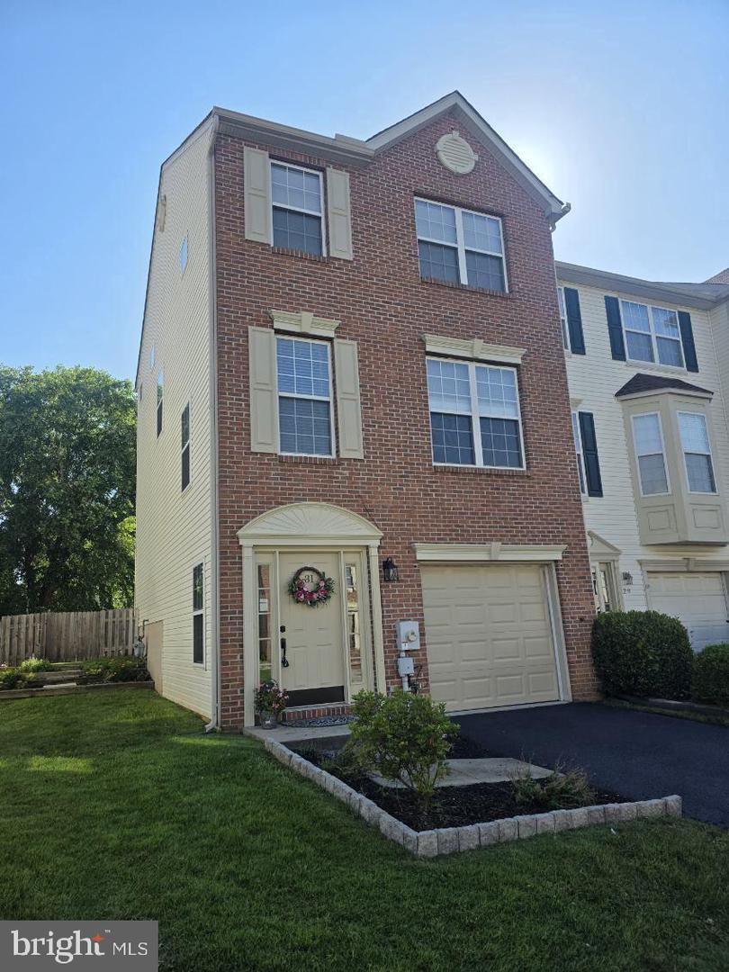 31 Carrick Ln Property Photo 1