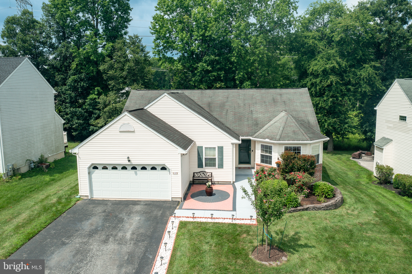 149 W Flagstone Dr Property Photo 1
