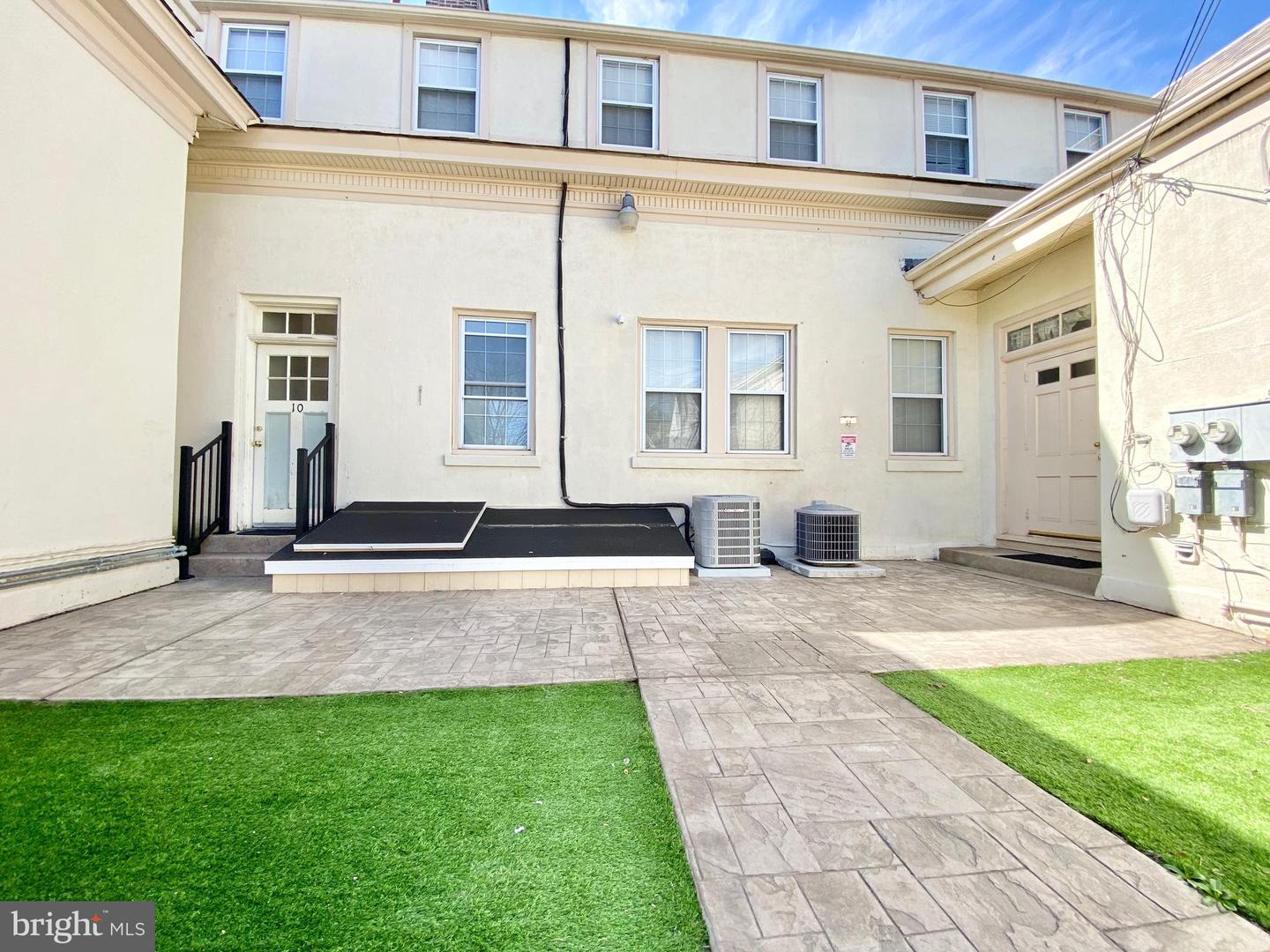 8 Commonwealth Ave Property Photo 8