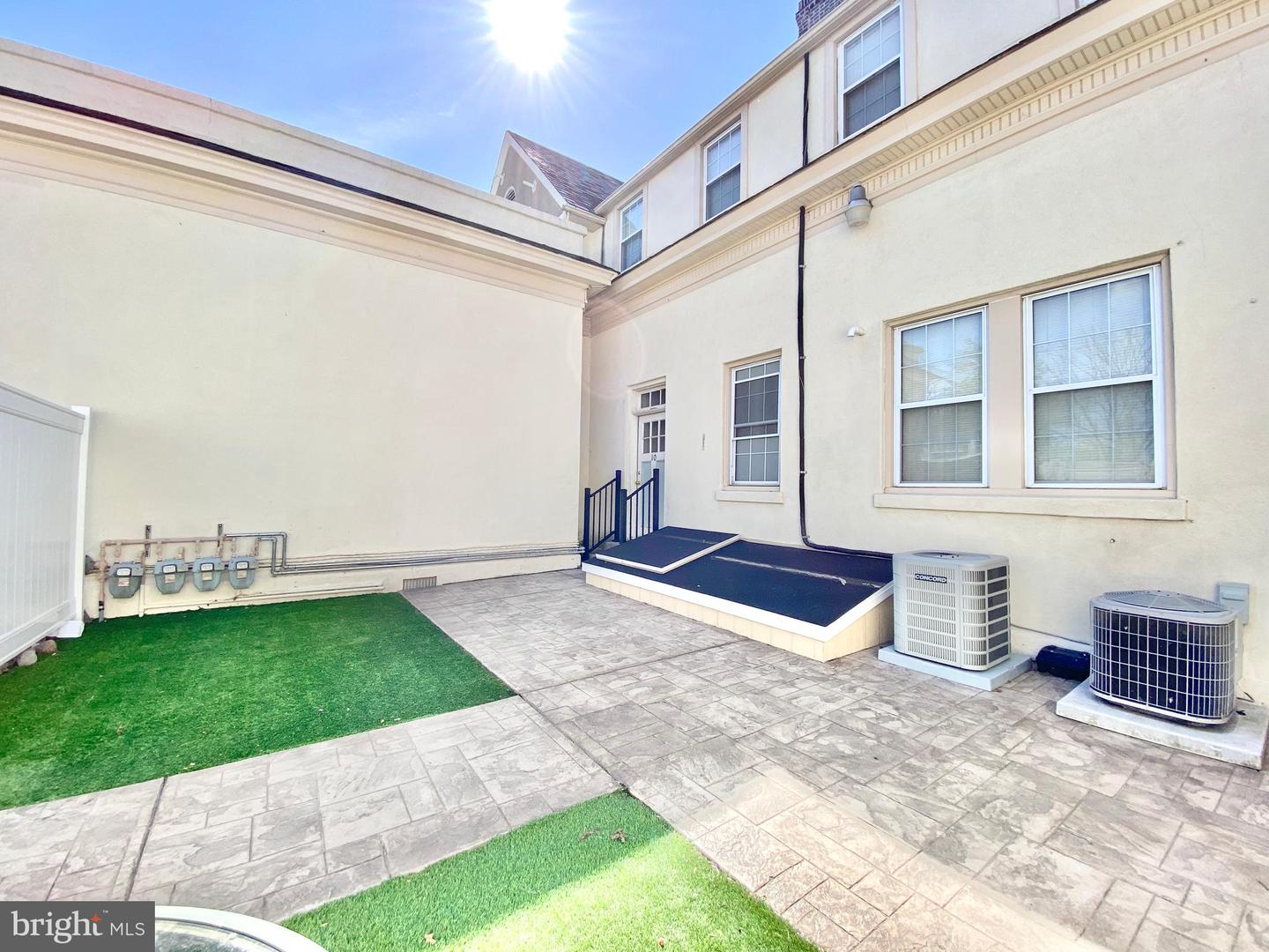 8 Commonwealth Ave Property Photo 30