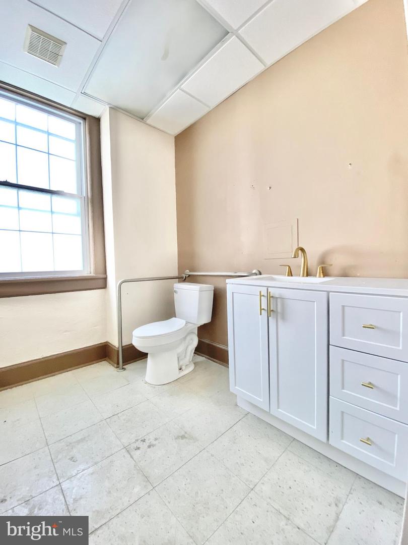 8 Commonwealth Ave Property Photo 33