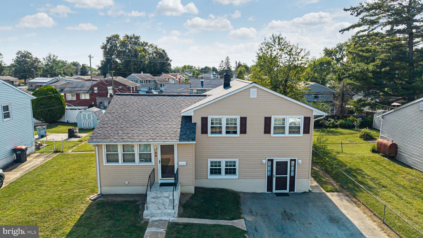 96 Memorial Dr Property Photo 1