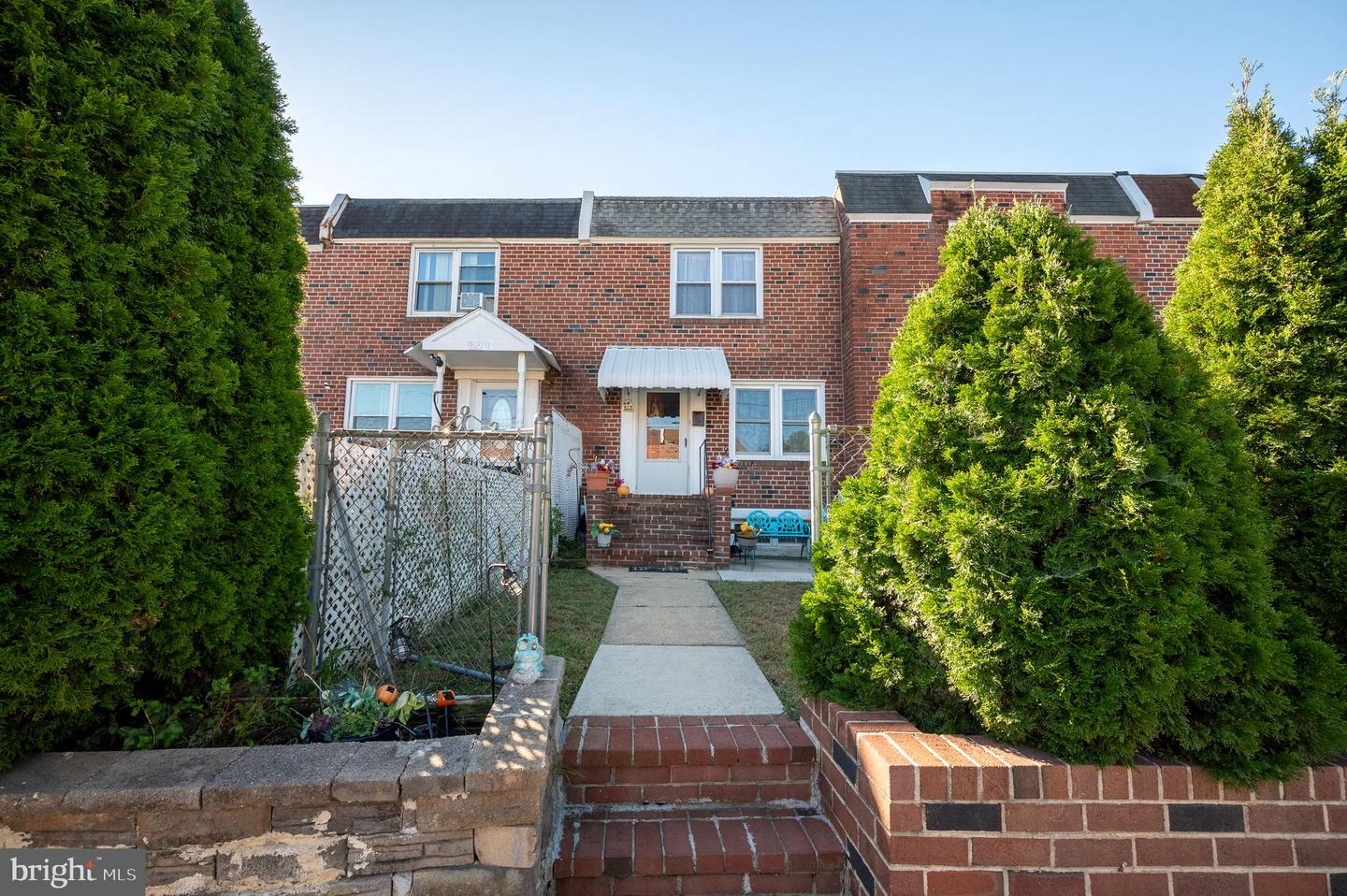 1230 SYCAMORE AVE Property Photo 1