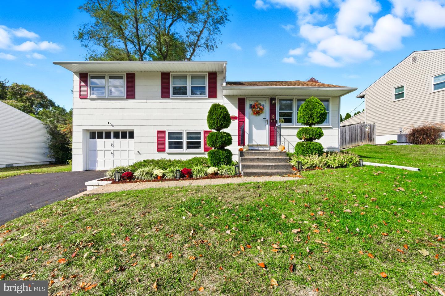 1111 WAGONER DR Property Photo 1