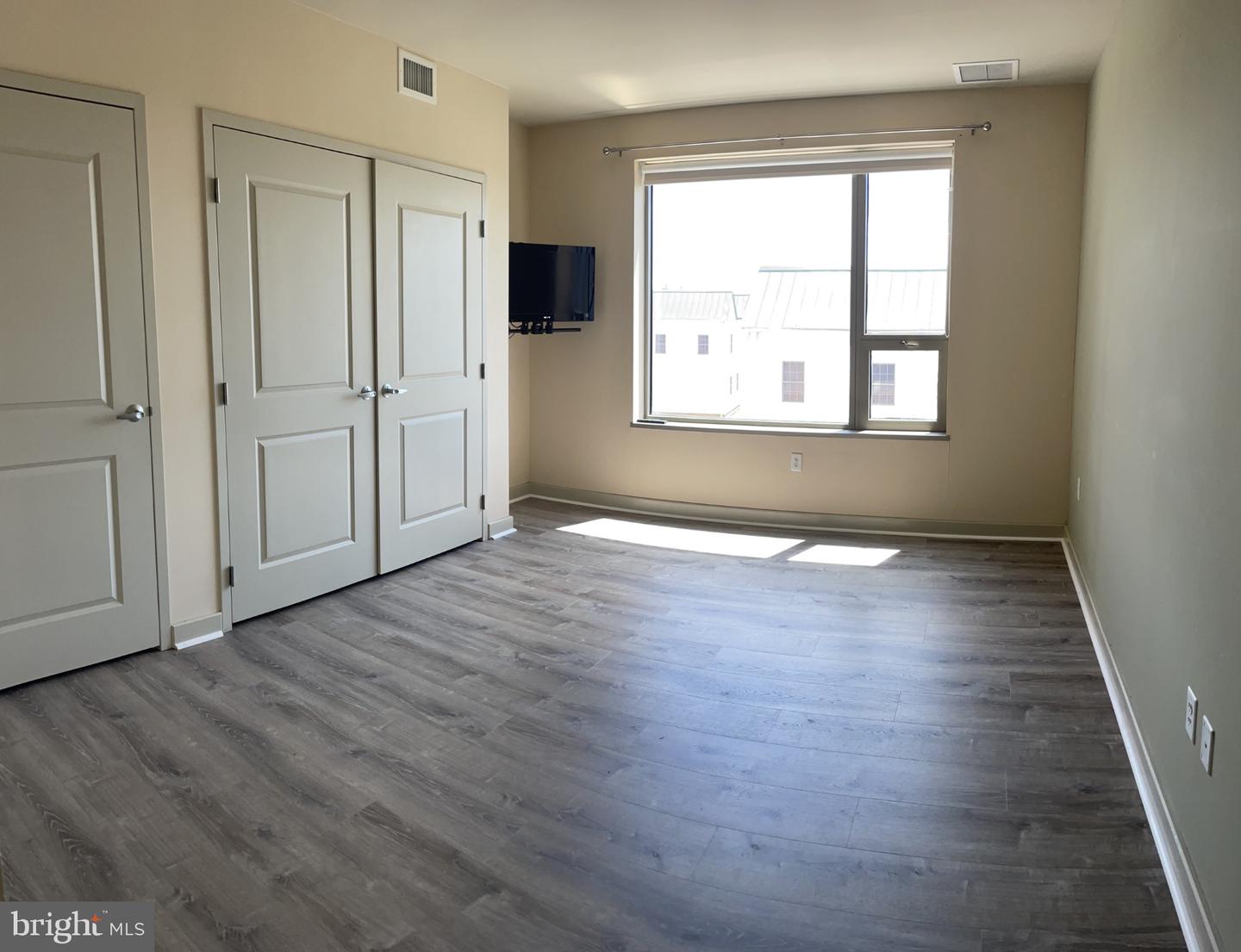 105-unit Christina Landing Dr #305 Property Photo 11