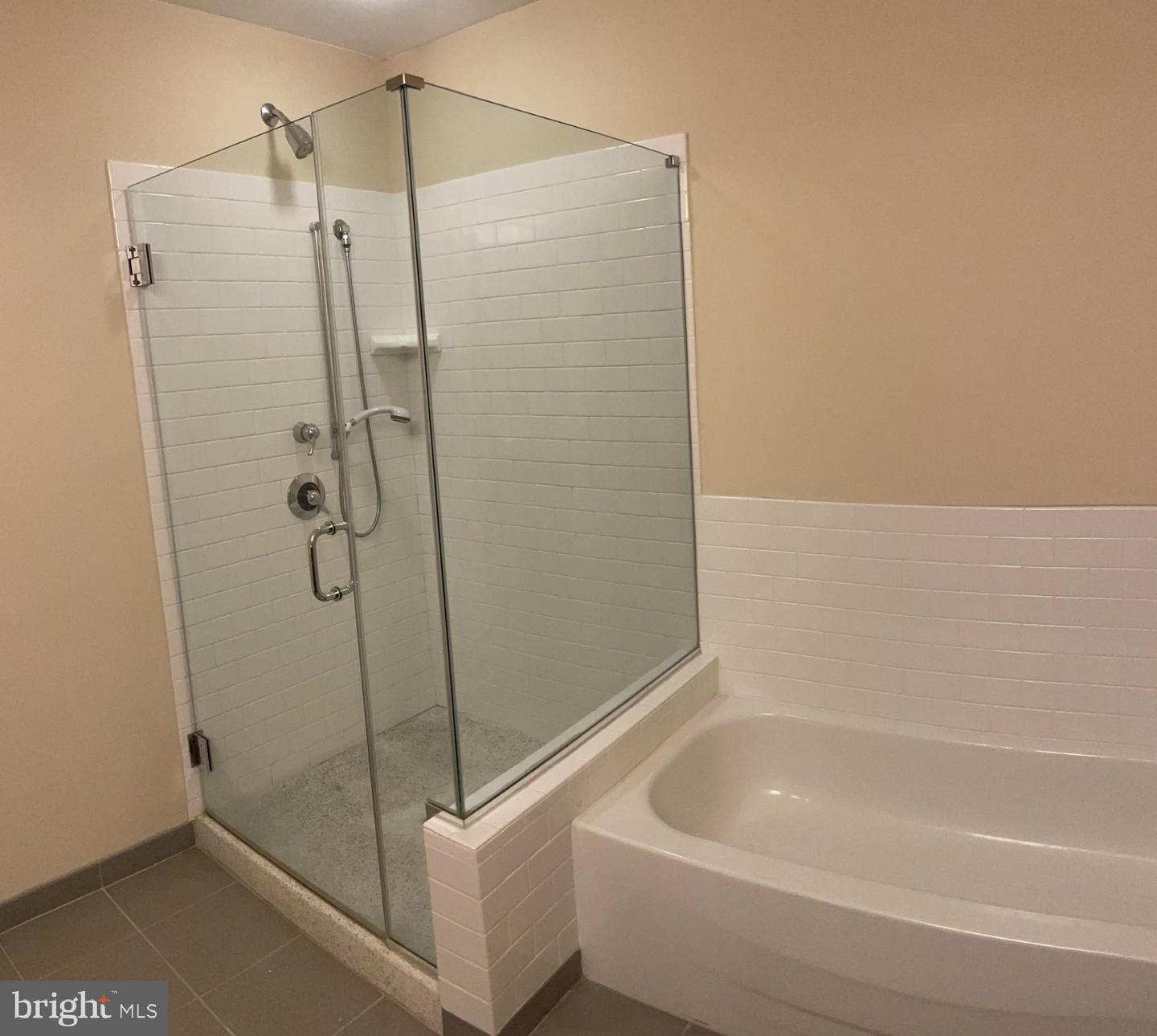 105-unit Christina Landing Dr #305 Property Photo 13