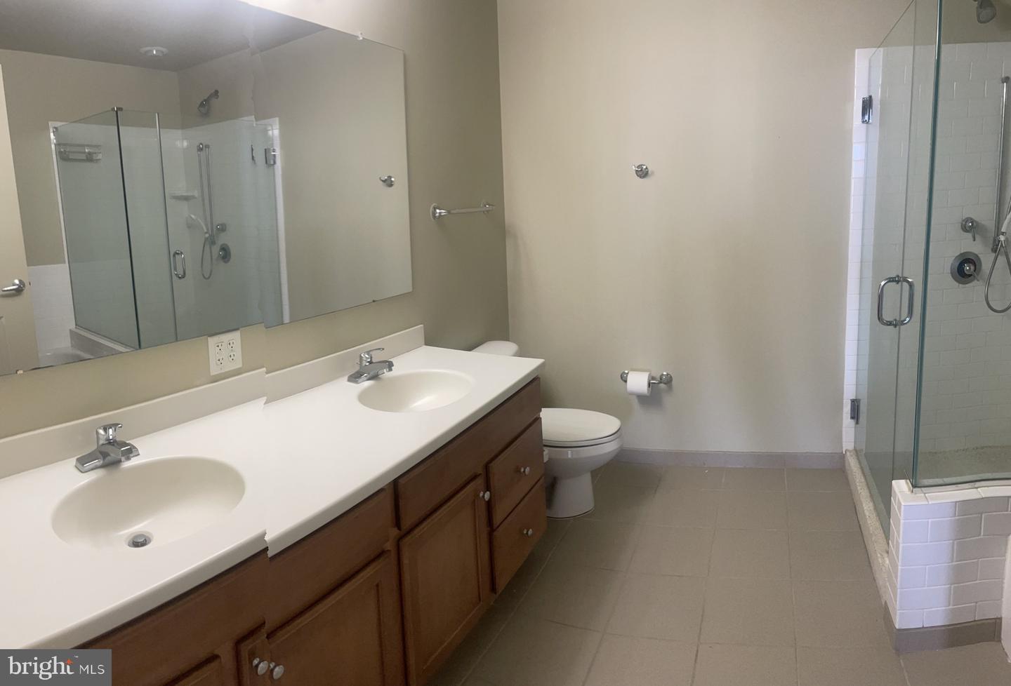 105-unit Christina Landing Dr #305 Property Photo 14