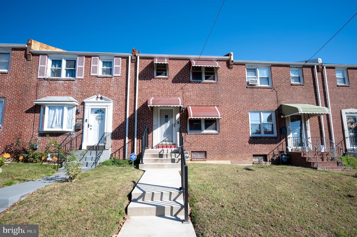 2913 W 3RD ST Property Photo 1