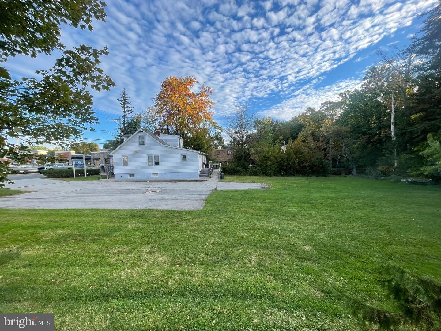1809 Marsh Rd Property Photo 4