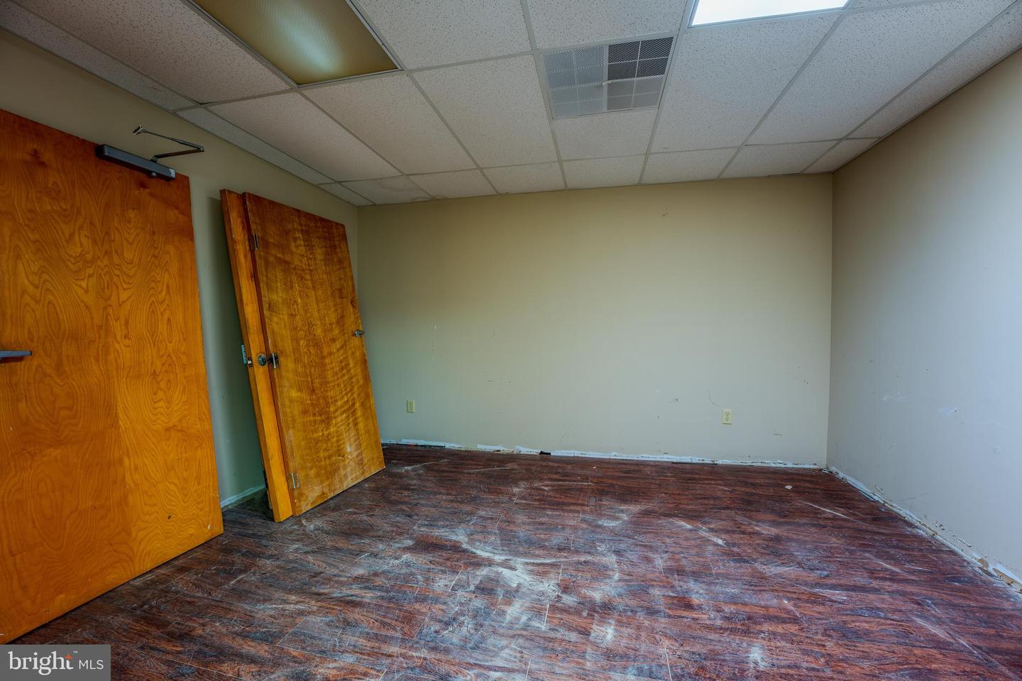29 Anderson St Property Photo 36