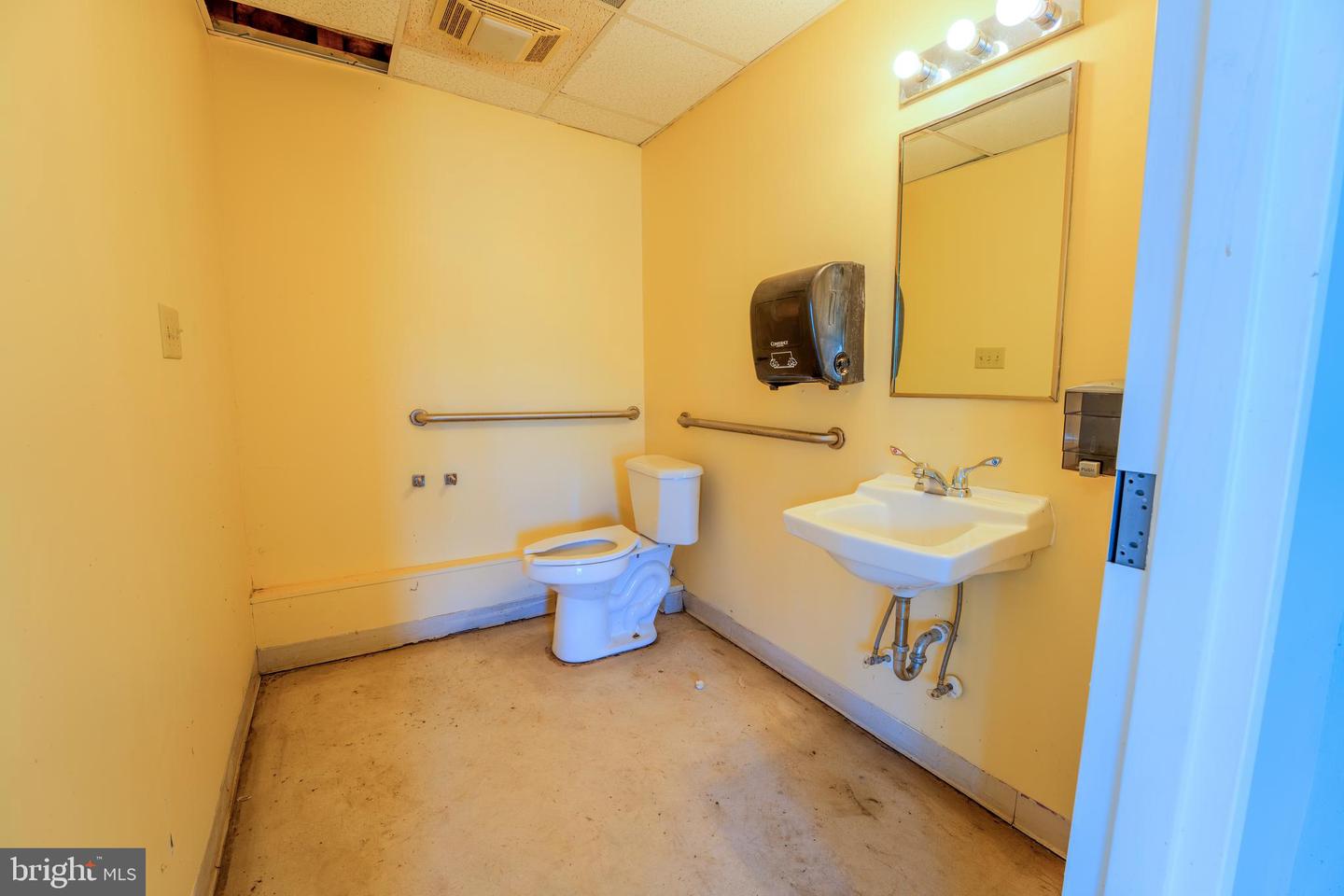 29 Anderson St Property Photo 43