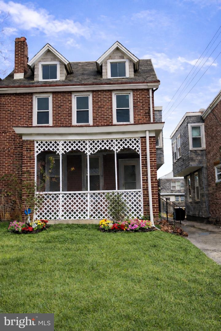 213 W 35TH ST