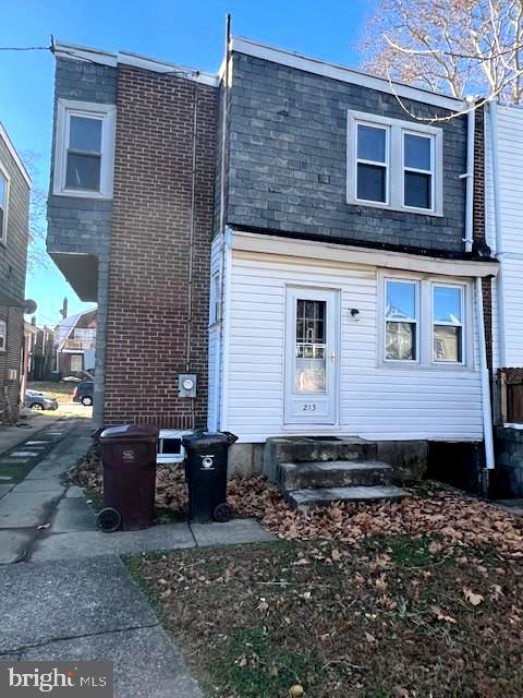 213 W 35th St Property Photo 4