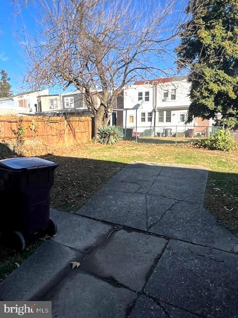 213 W 35th St Property Photo 8