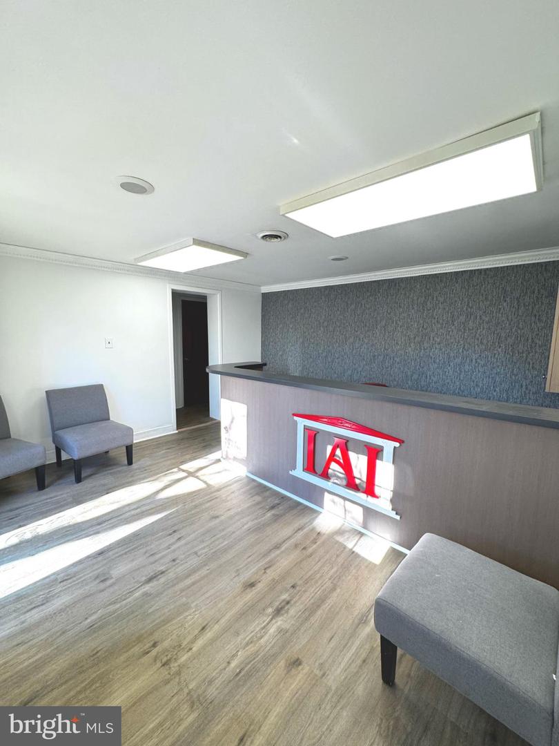 720 New London Rd #a Property Photo 3
