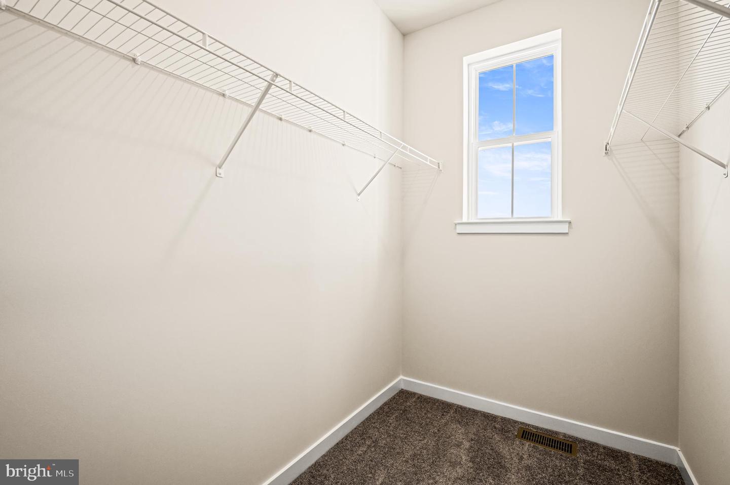2228 Winchelsea Pkwy Property Photo 15
