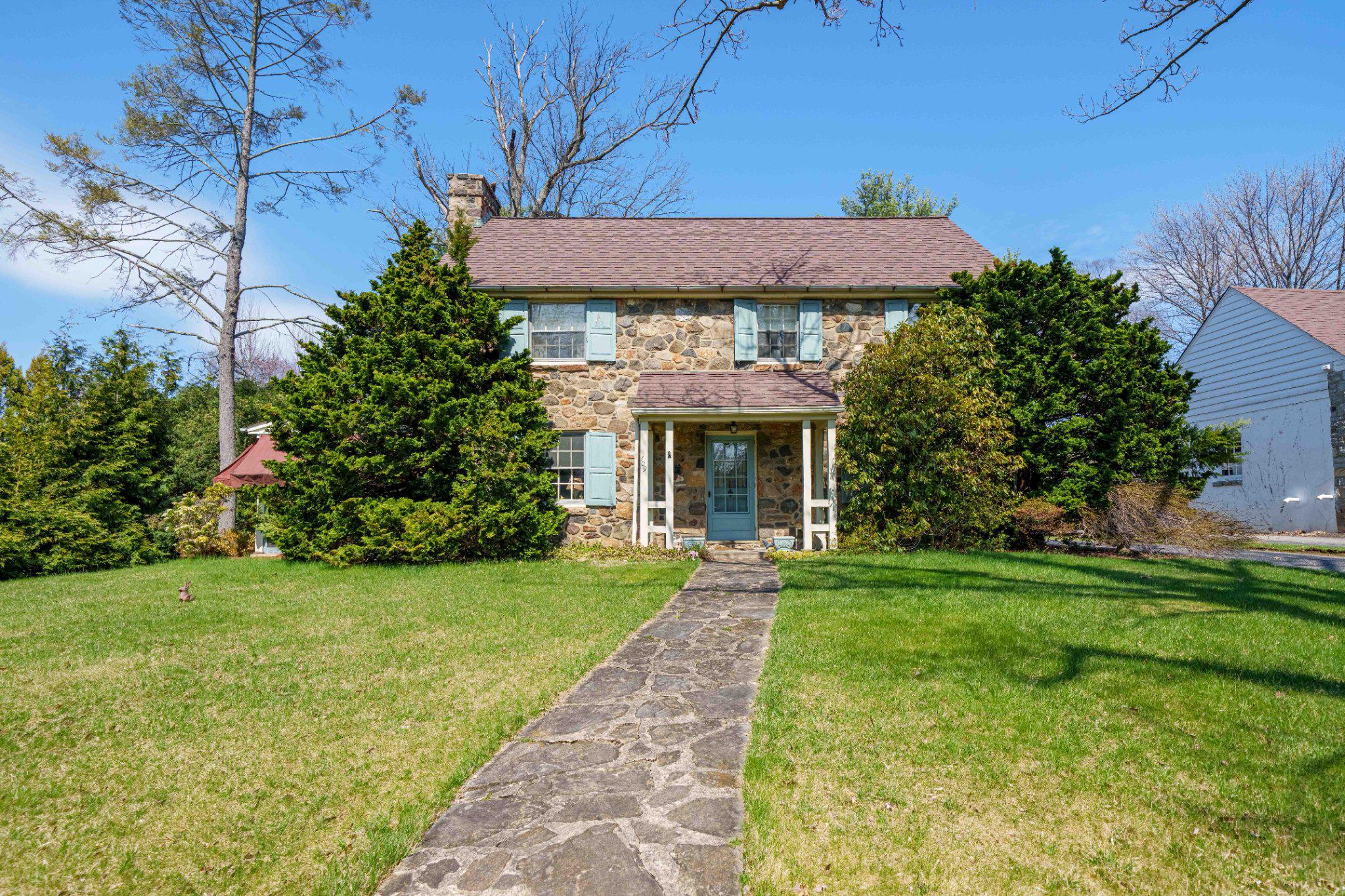109 Oxford Pl Property Photo 1