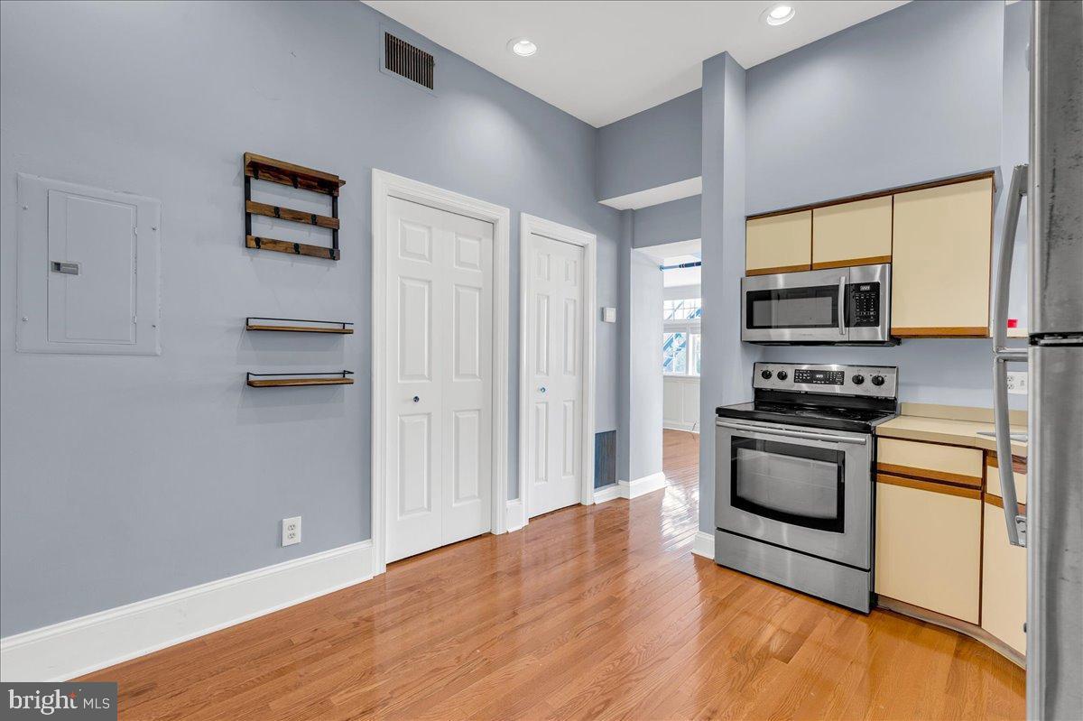 1301-unit N Franklin St #5 Property Photo 6