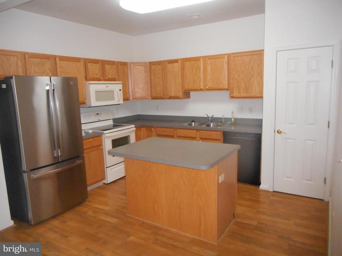 238 Gladstone Way Property Photo 5