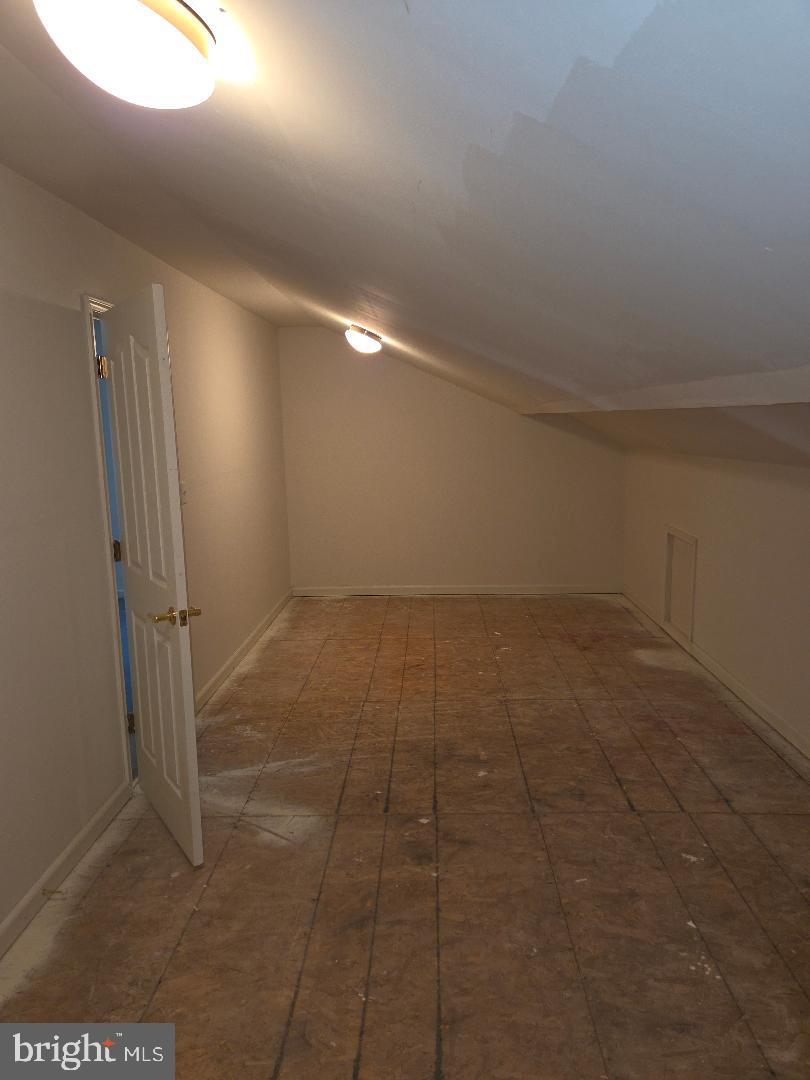 238 Gladstone Way Property Photo 13