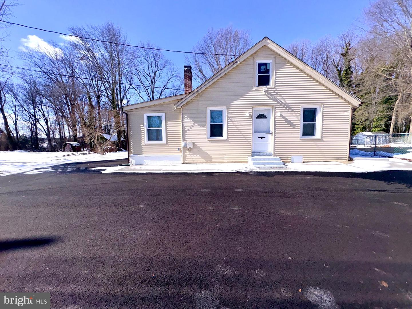 250 APPLEBY RD Property Photo 1