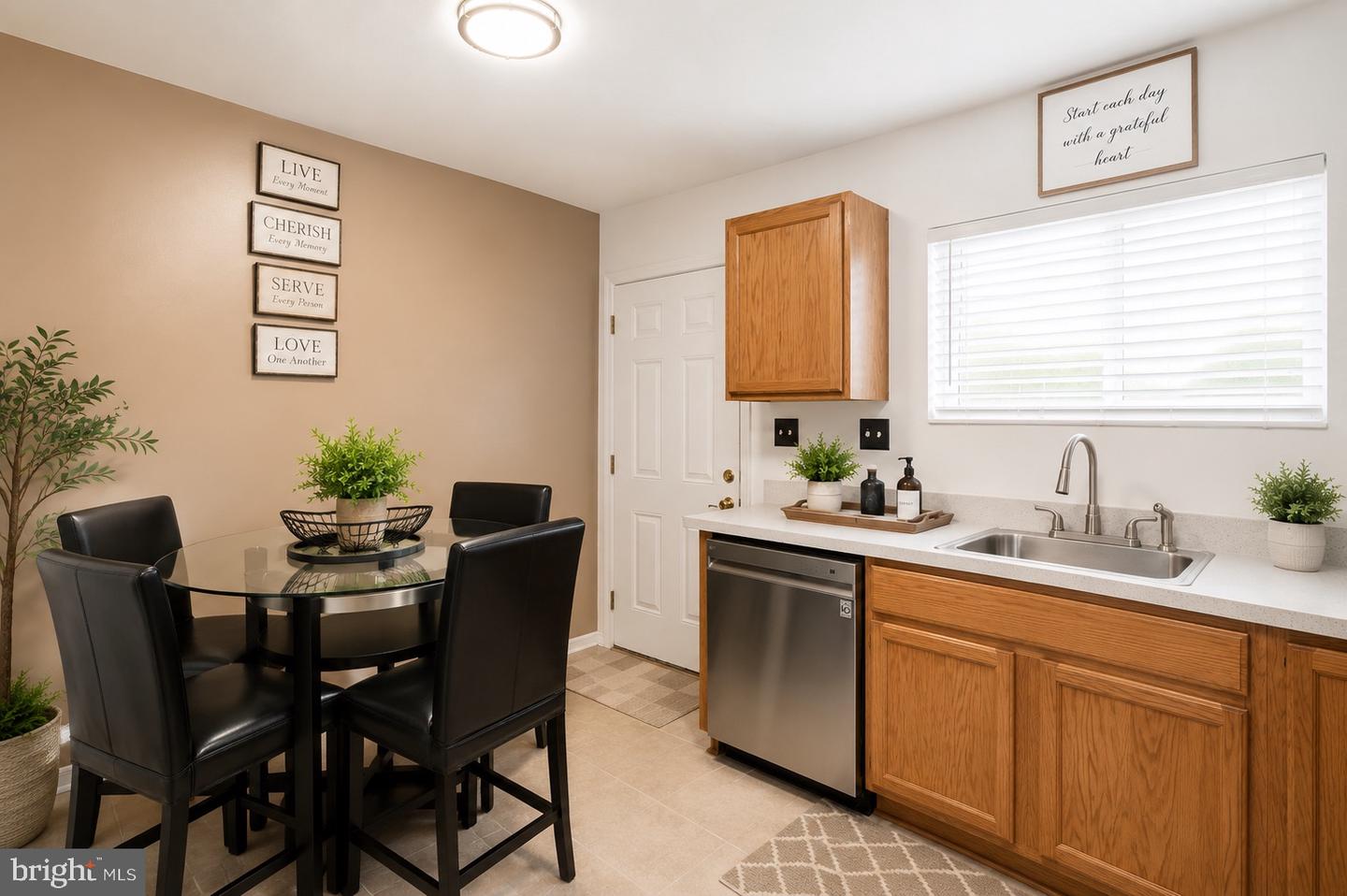 817 Kirkwood St Property Photo 4