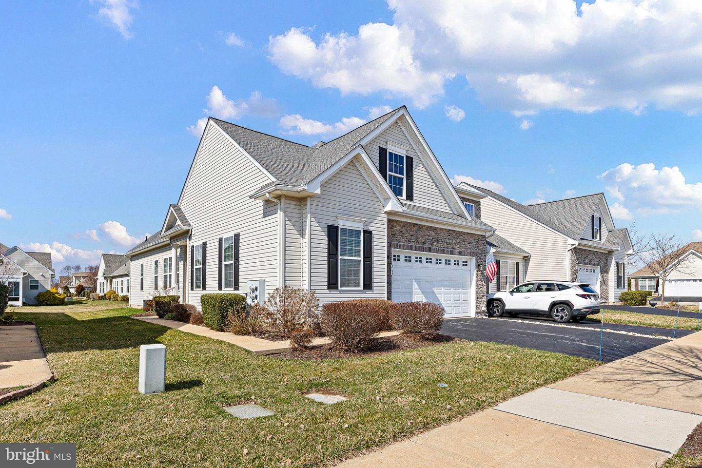 264 TRELLIS LN