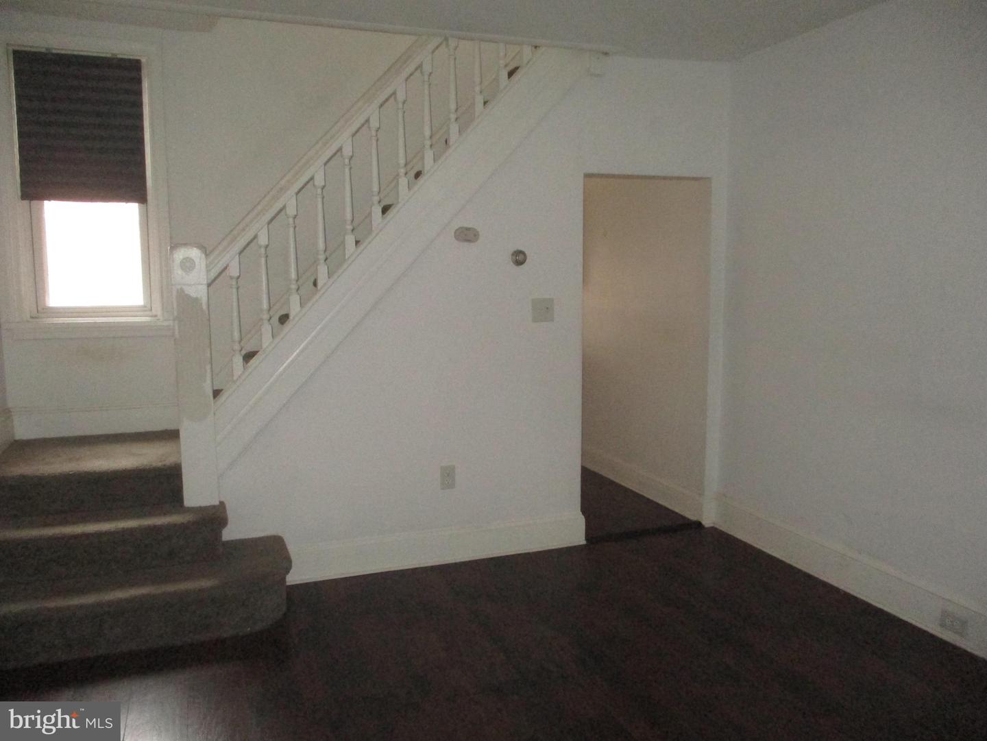 1638 W 2nd St Property Photo 3