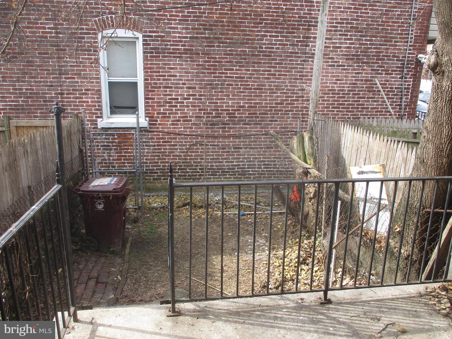 1638 W 2nd St Property Photo 10
