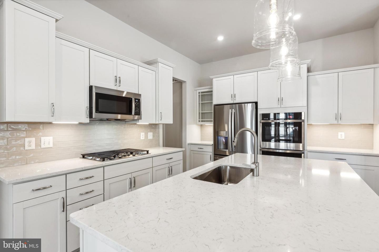 15 Golden Raintree Ct Property Photo 4