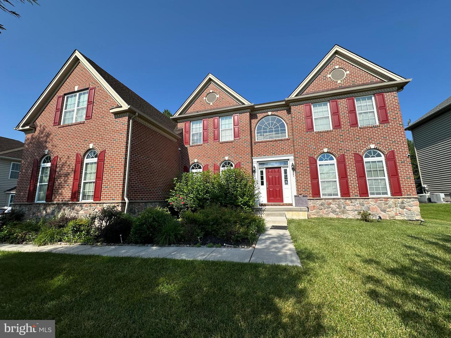 514 CHARIOT CT