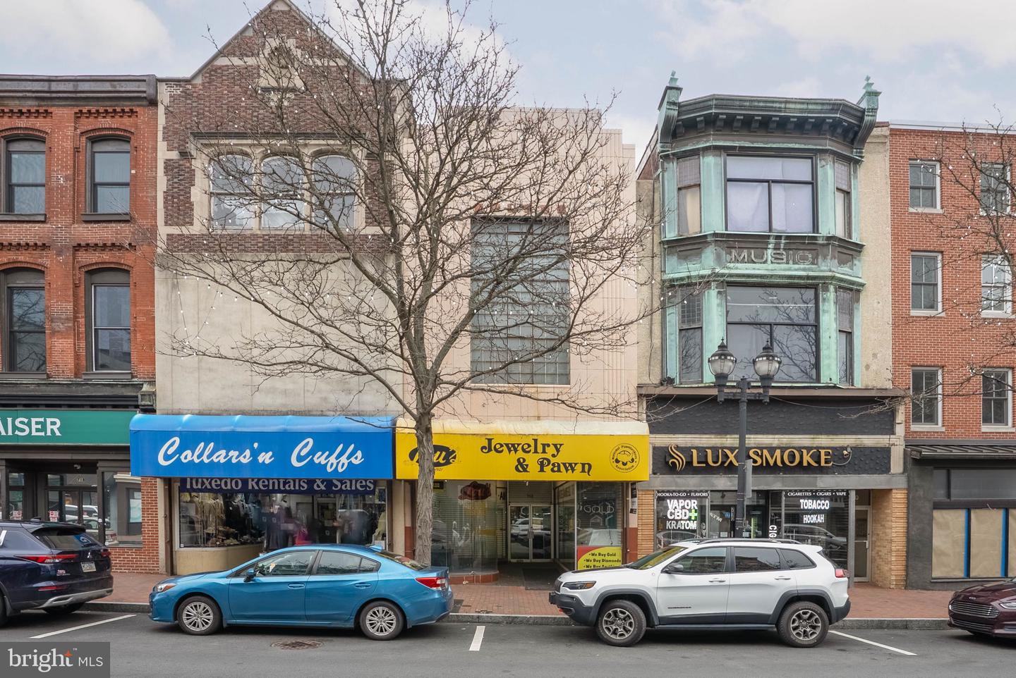 712 N Market St Property Photo 1
