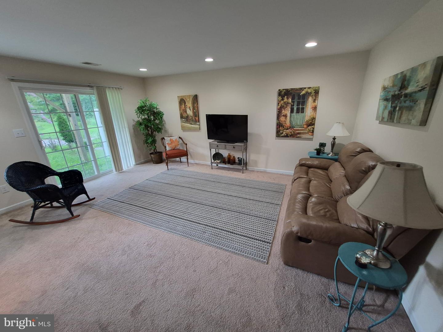 150 Jenny Dr Property Photo 16
