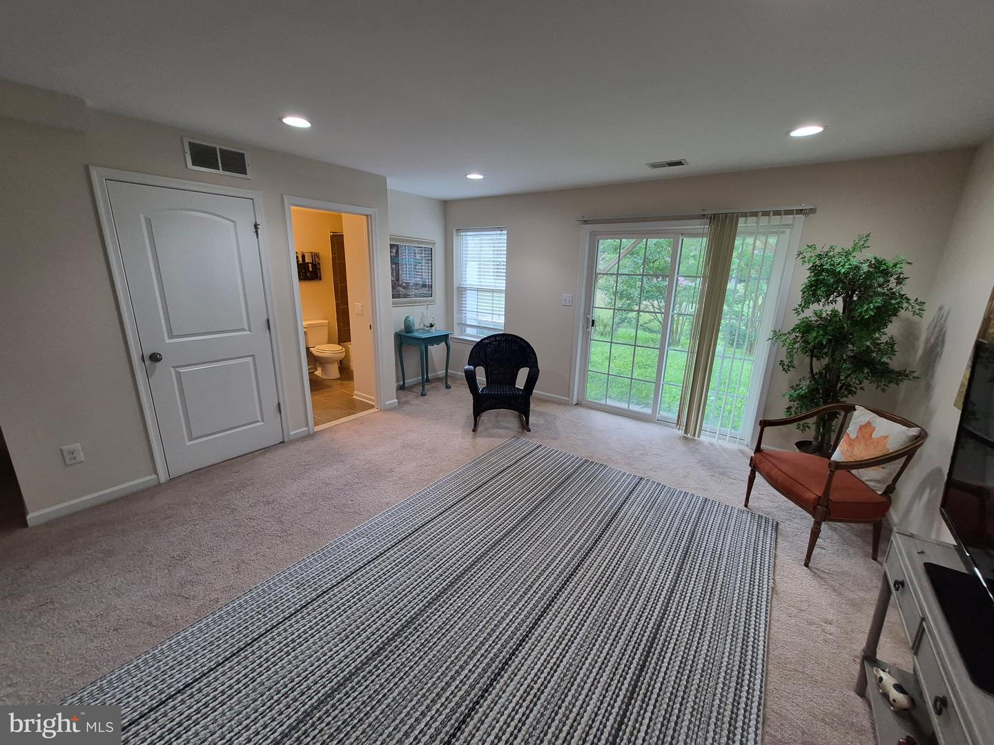 150 Jenny Dr Property Photo 17