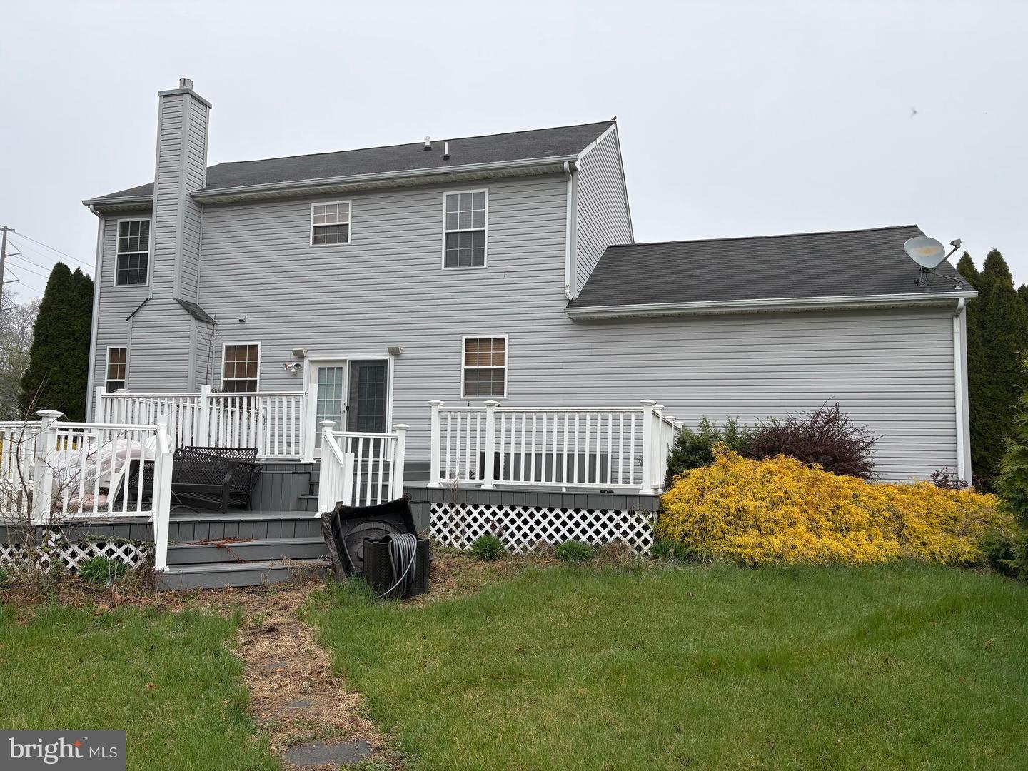 102 Riveredge Dr Property Photo 3
