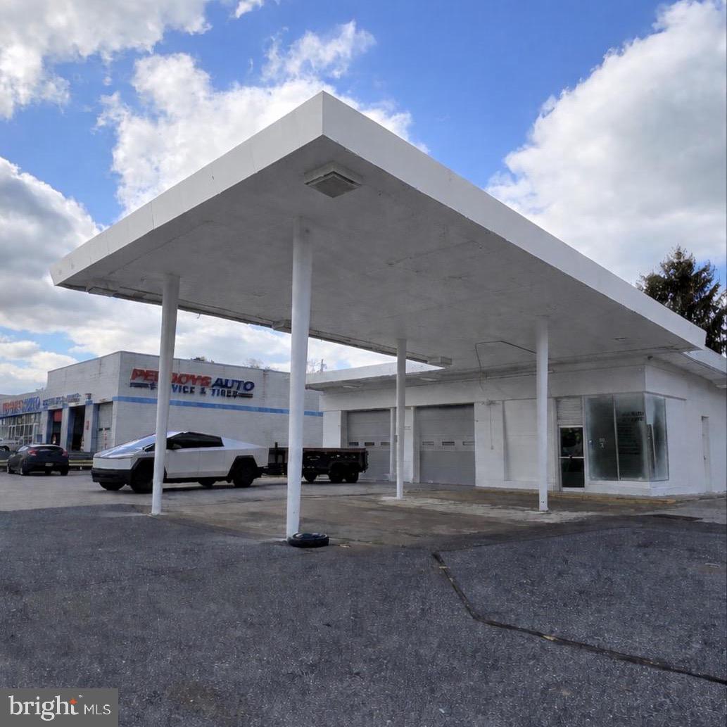 735 Philadelphia Pike Property Photo 2