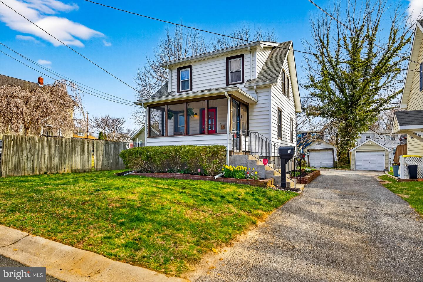 9 LAUREL AVE Property Photo 1