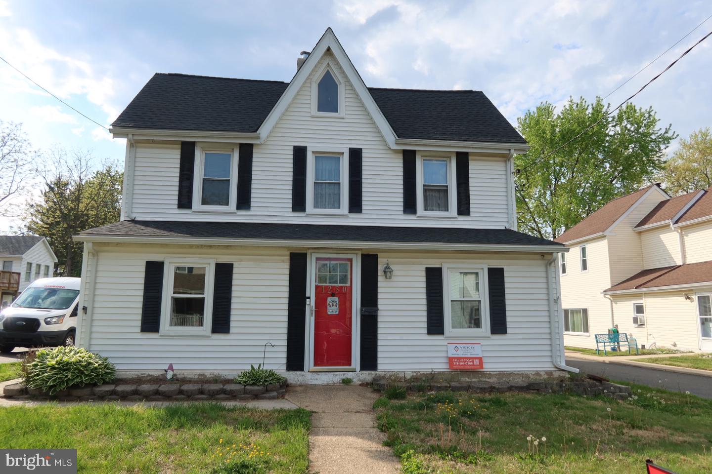 1230 New St Property Photo 1