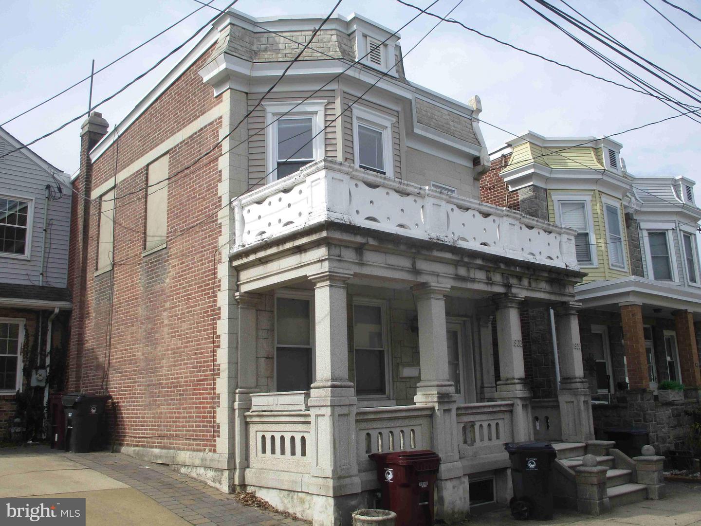 1906 W 9TH ST Property Photo 1