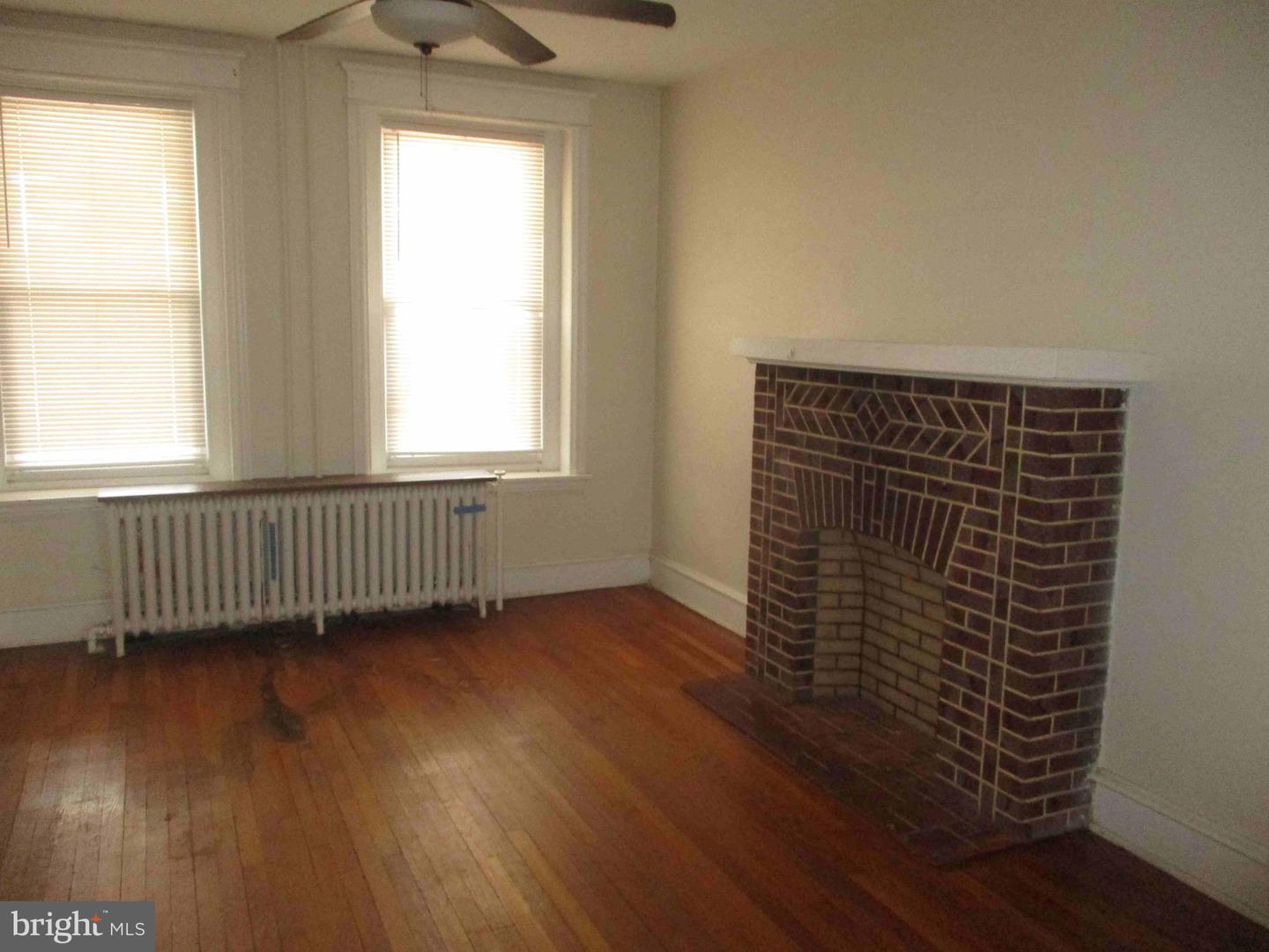 1906 W 9th St Property Photo 2