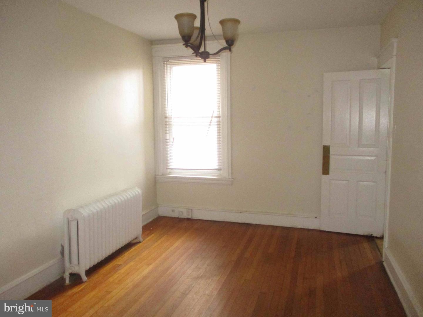 1906 W 9th St Property Photo 3