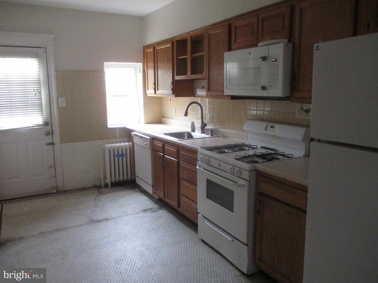 1906 W 9th St Property Photo 5