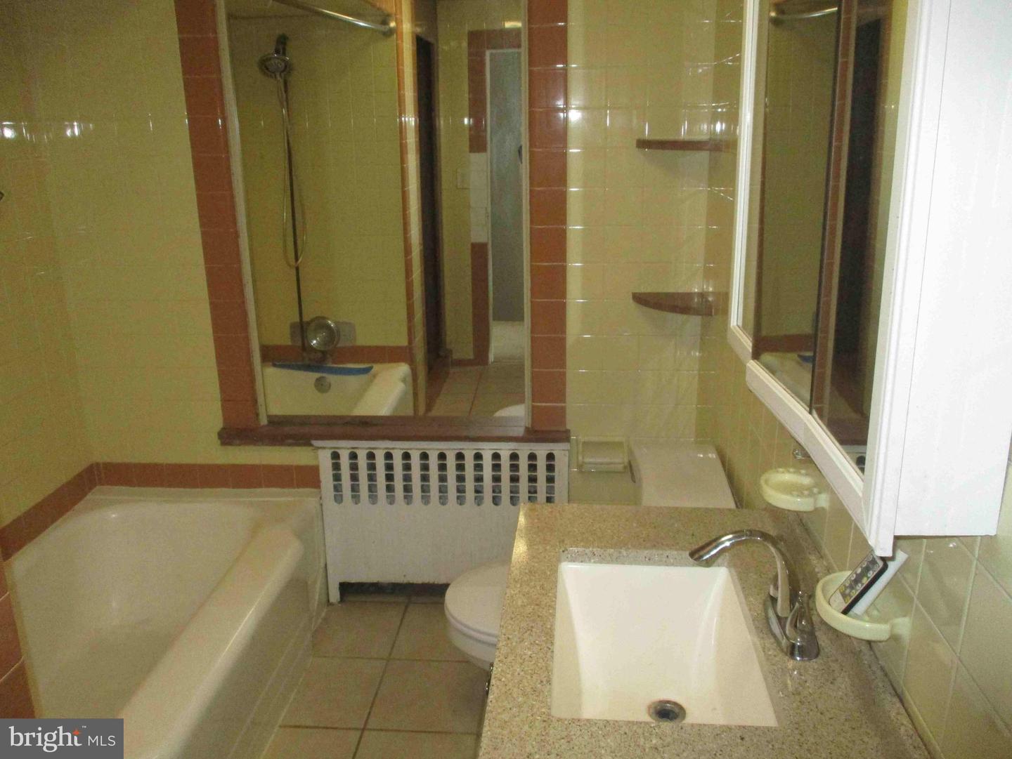 1906 W 9th St Property Photo 9