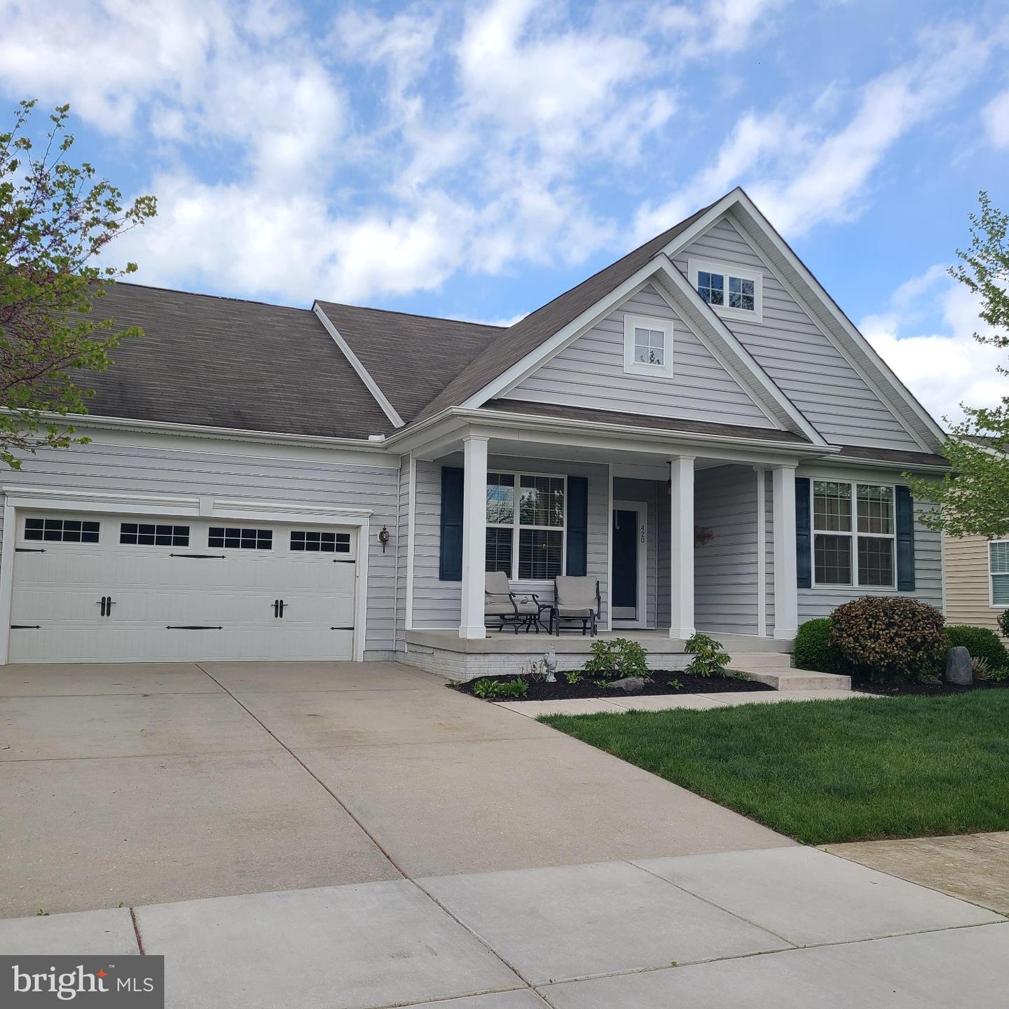 420 Winterberry Dr Property Photo 2