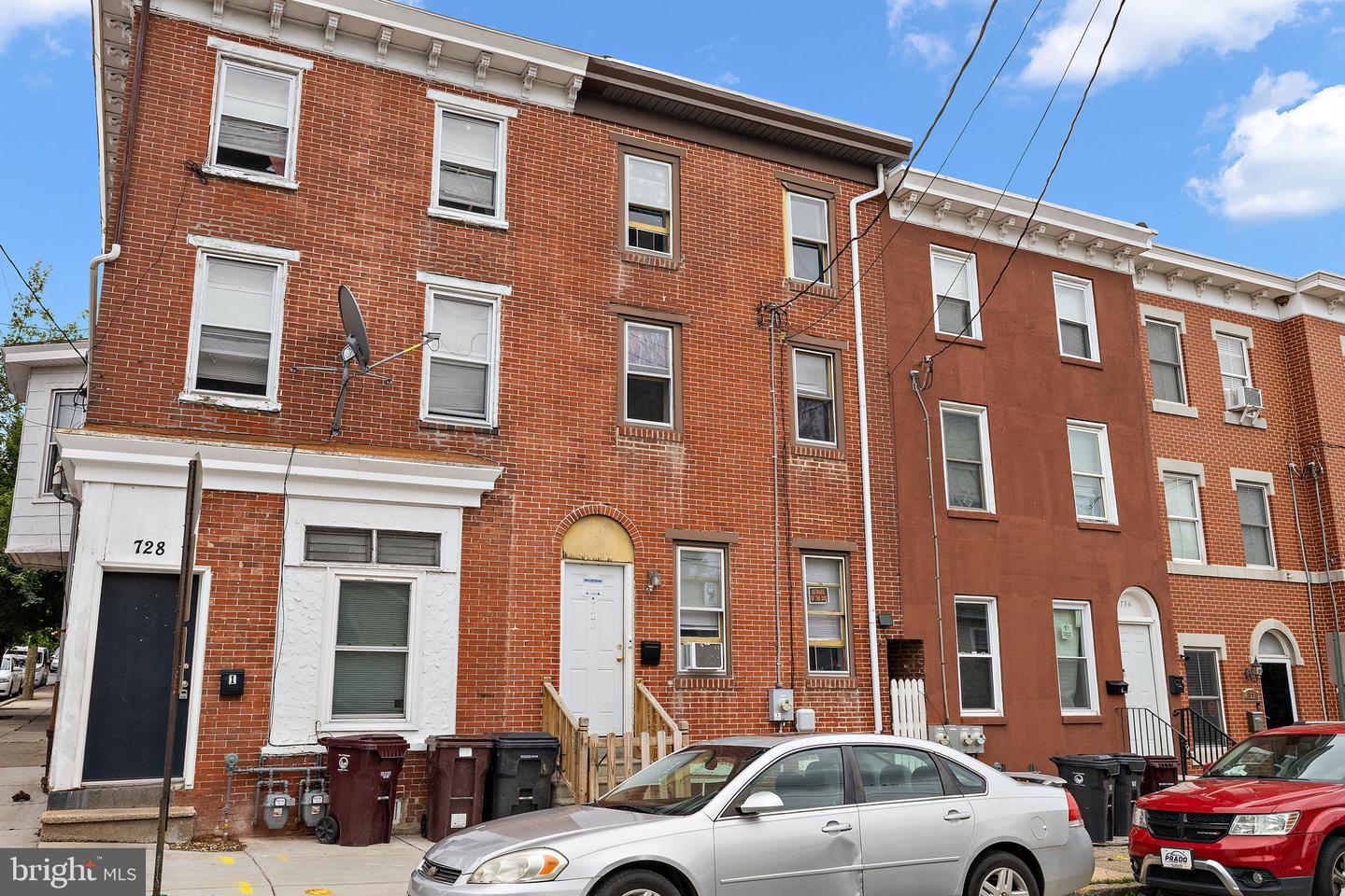 726 N Madison St Property Photo 1
