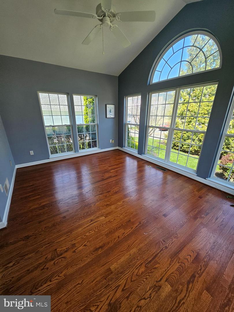 14 Meridian Blvd Property Photo 23