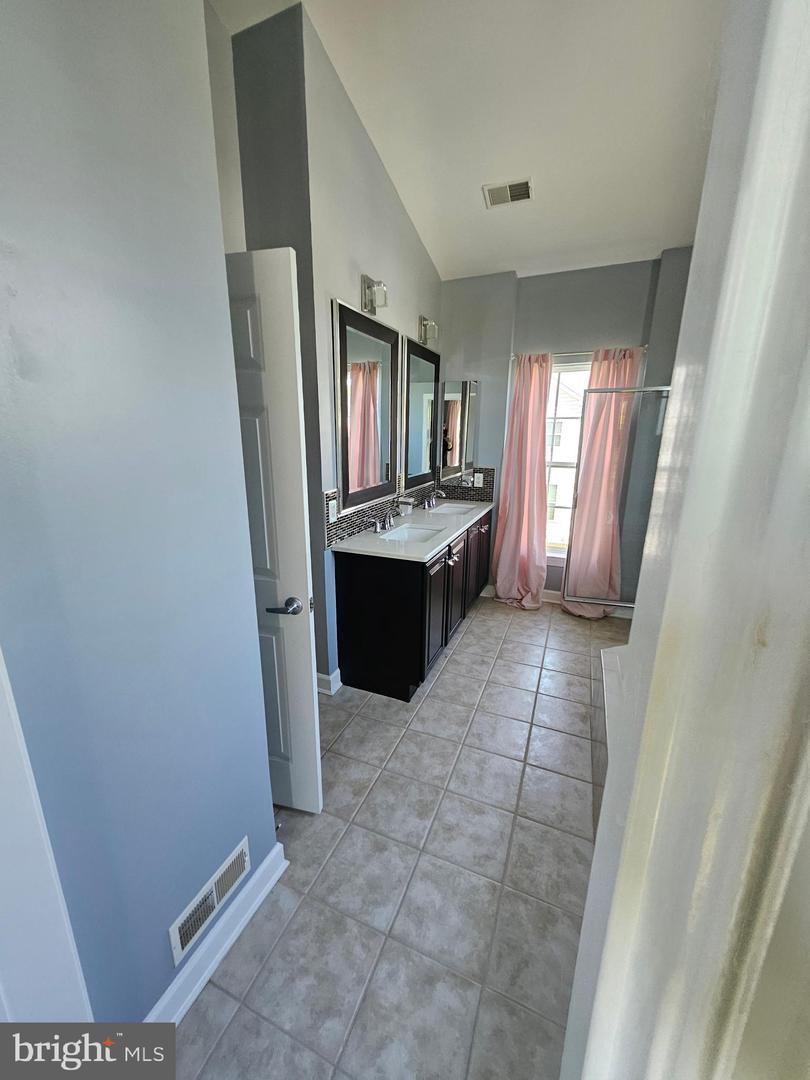 14 Meridian Blvd Property Photo 29