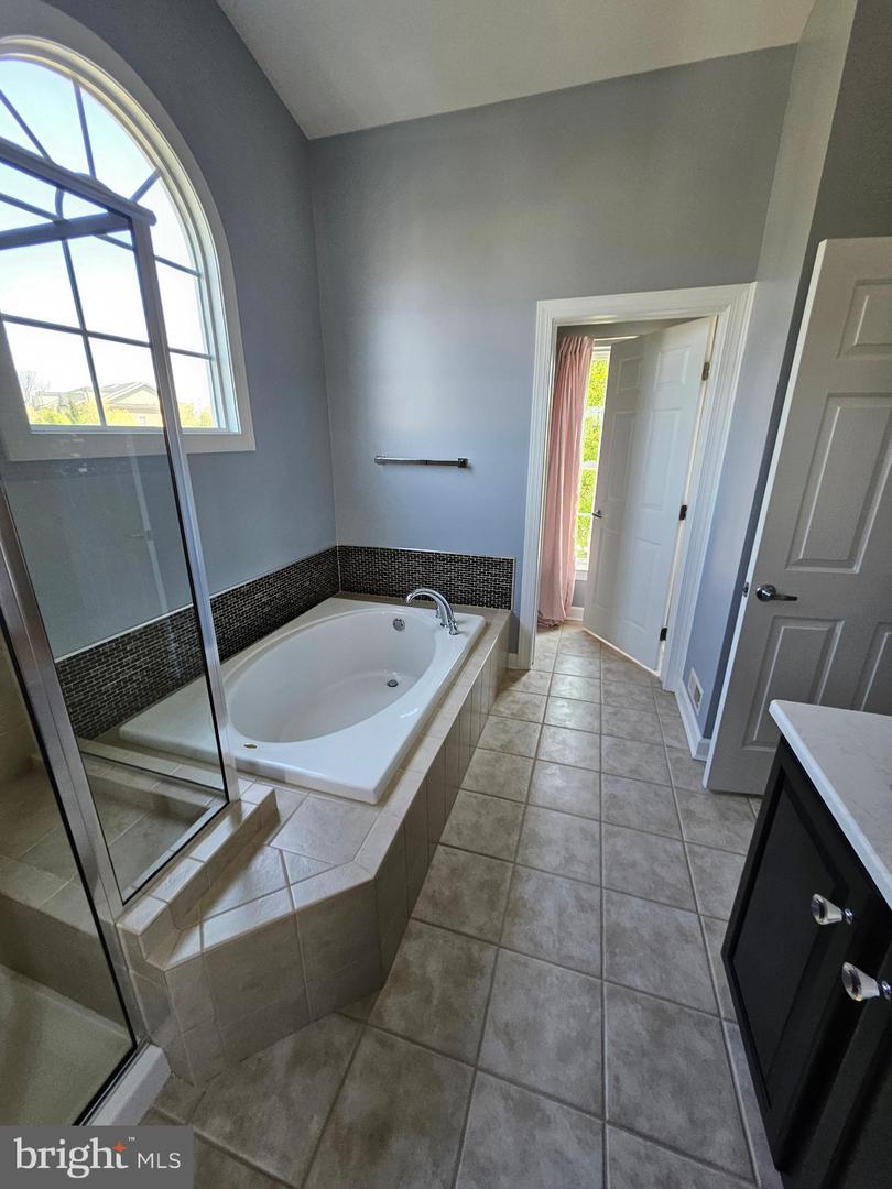 14 Meridian Blvd Property Photo 32