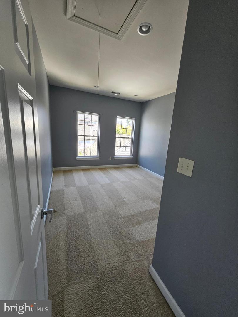 14 Meridian Blvd Property Photo 37