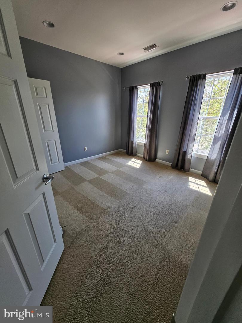 14 Meridian Blvd Property Photo 38